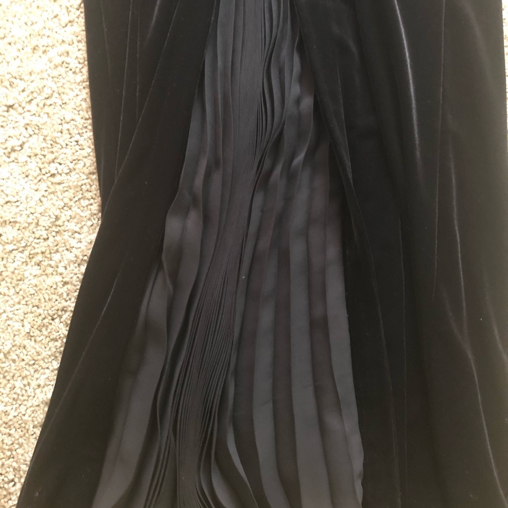 Dresses - Picture 8 of 9
